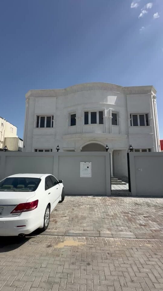 للإيجار فيلا في الوكرة