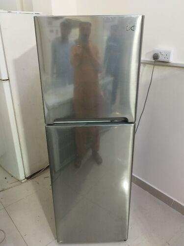 ثلاجة  نظيفة وجيدة