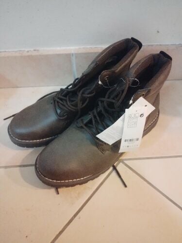 Men shoe Size (Euro 42, US 8)
