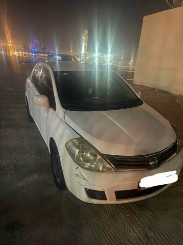Nissan tida 2012