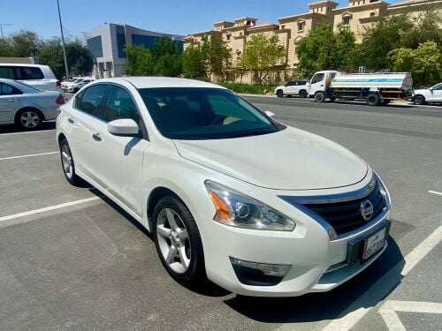 low mileage Altima 2015 perfect 