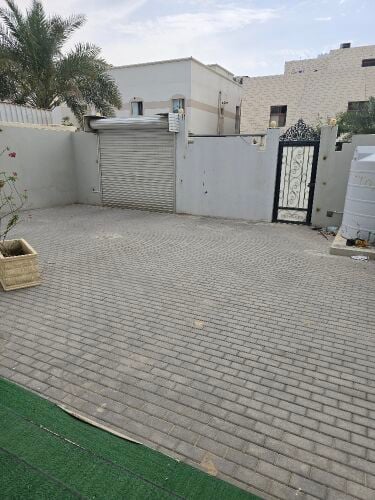 ايجار فيلا عين خالد بالمكيفات