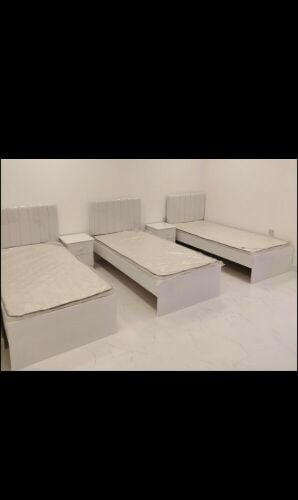 سرير، مرتبة، خزانة