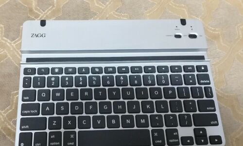 بلوتوث كيبورد بحالة ممتازة جدا