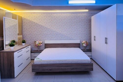 HOME CENTER KING BEDROOM SET.