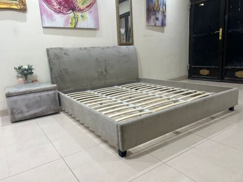 سرير كبير الحجم من ماركة ذاوان