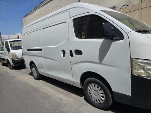 Nissan Urban Hiroof Van 2015
