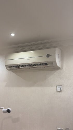 للبيع اثاث ومكيفات بحالة جيده