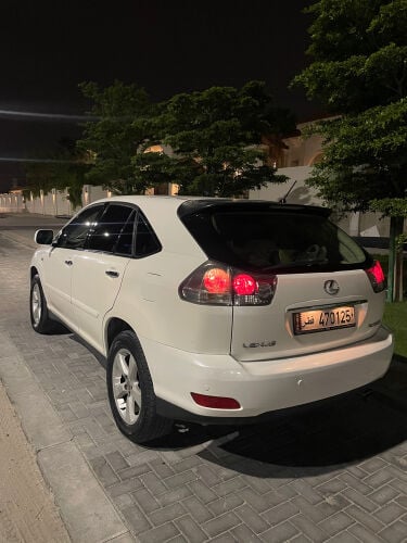 لكزس ار اكس 350 هاتشباك
