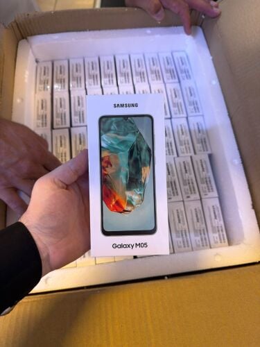 Samsung M05 6 gb ram 128 gb memory