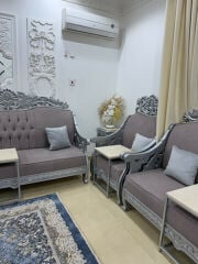 بيع كنبات ب 1000 والطاولات ب 2000