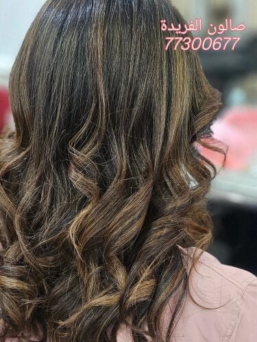 Hair, pedicure and manicure expert