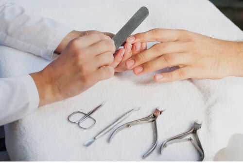 hiring manicurists 