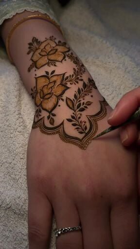 Beautician Henna Artist