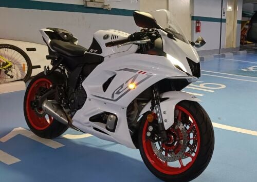 Yamaha R7