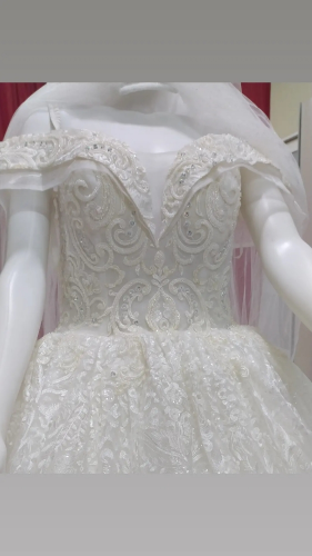 Luxury model wedding gown rent