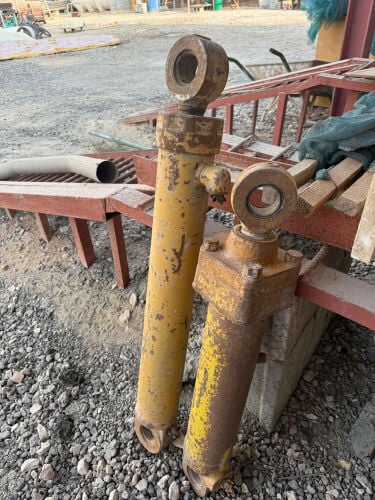 للبيع عدد (٢) جيك شيول وعده كراج