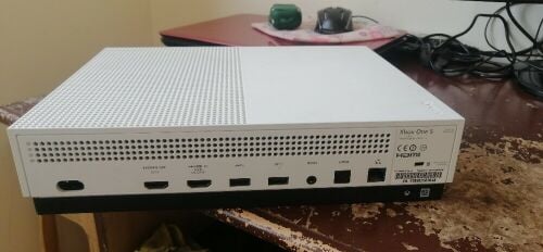 للبيع جهاز إكس بوكس ون إس سعة 1 ت