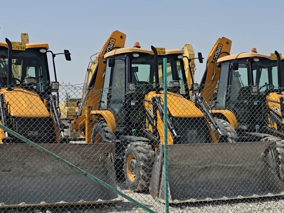 - WhatsApp only -backhoe JCB 3DX