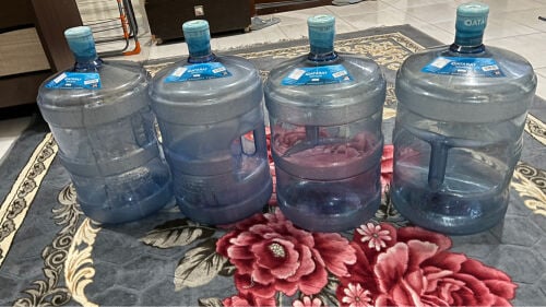علب ماء