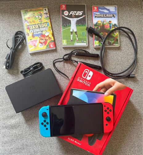 Nintendo switch 1 with 3 cds