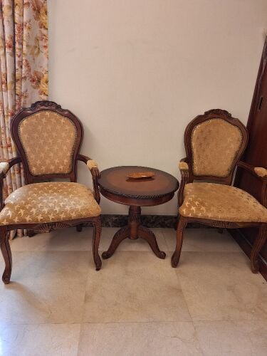 chairs with coffee table