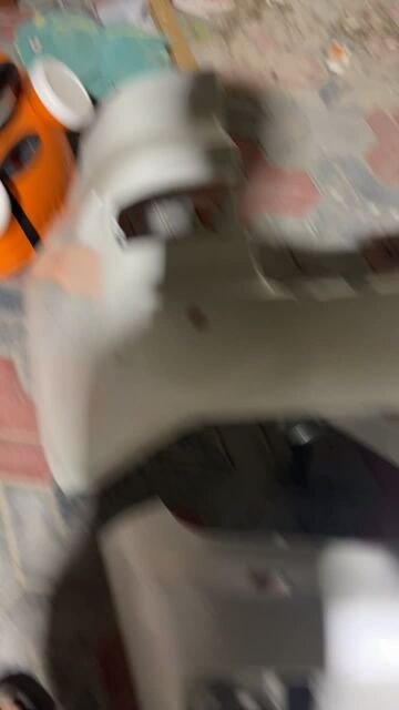 للبيع صدام أمامي + صدام خلفي +شبك