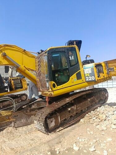 Excavator Kumatsu 220 model 2015