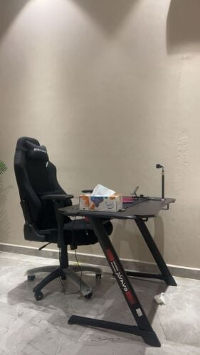 gaming chair and table