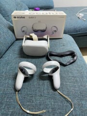 oculus quest 2(NEGOTIABLE)