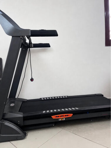 Treadmill with incline