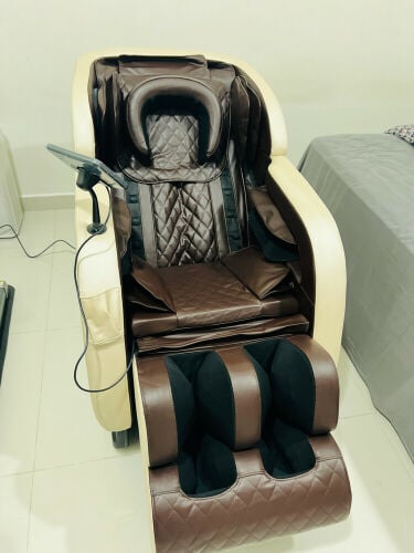 Luxury massage chair