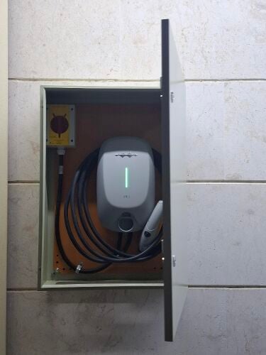 Electric vehicles charger installat