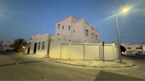 للبيع فيلا ف مريخ جديده ع شارعين