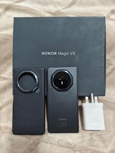 HONOR MAGIC V3
