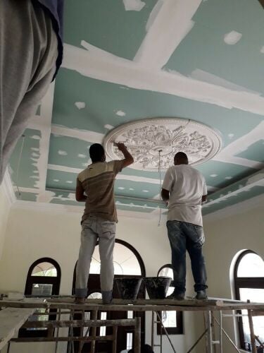 ديكورات الجبس والصبغ