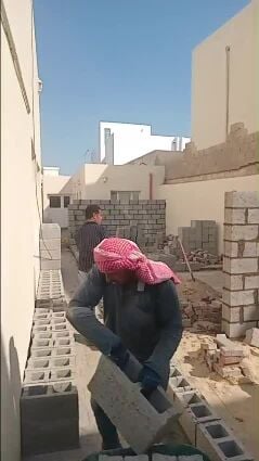 بناء وتشطيب الملاحق والمجالس