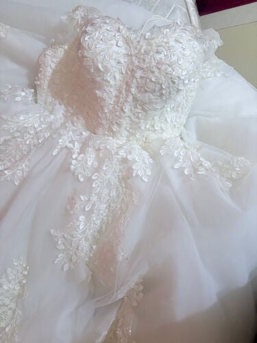 wedding dress / bridal gown 