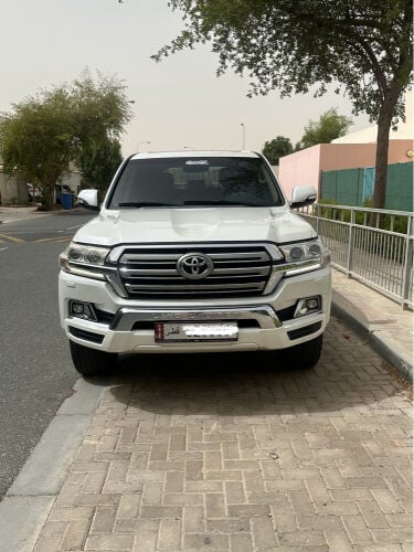 LAND CRUISER GXR V8 LOW MILAGE