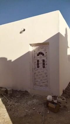 بناء وتشطيب الملاحق والمجالس