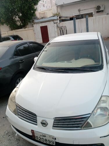 .1 year estimra Nissan tidda model 2009 very clean car inside out side