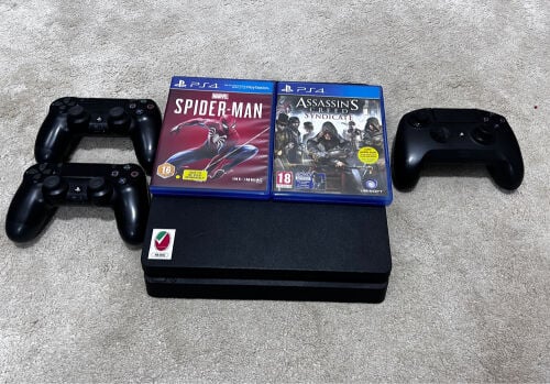 ps4 with 3 contorler+2 games  