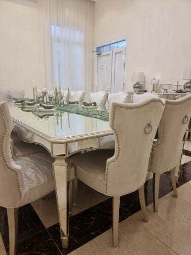 طاولة طعام