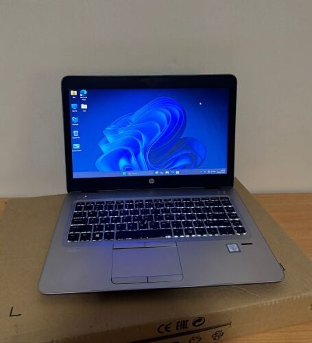 HP  Intel core i5 8 gb ram 256 ssd