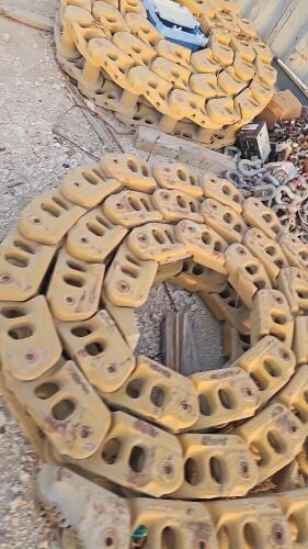 قطع غيار بلدوزرات ومعدات مشكله