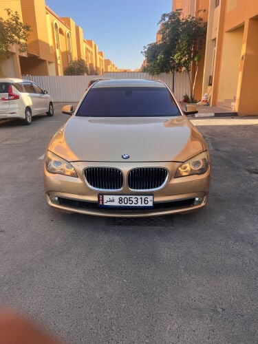 سيارة بي ام دبليو 740 
