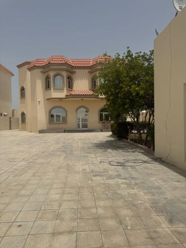 للايجار فيلا مساحة الأرض 1500م 