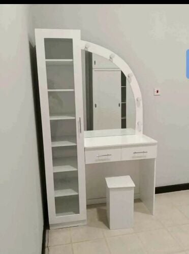 نحن نبيع جميع أنواع الأثاث الجديد