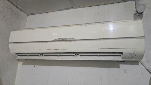 Sanyo Spilit AC used 1.5 ton