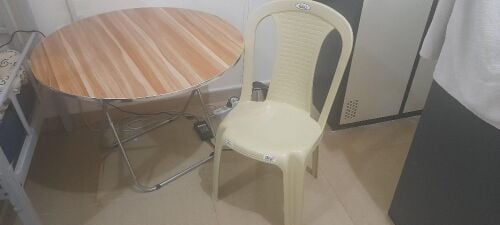Round Table + Plastic chair
